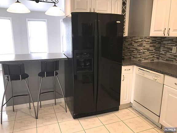 3rd image of 45 Livingston Ave Floor 2