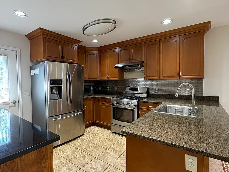 264 Midland Ave #32 — Photo 5