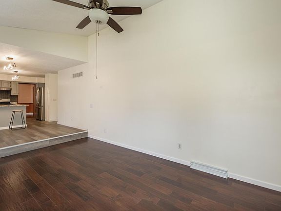 5th image of 5229 Amesbury Dr