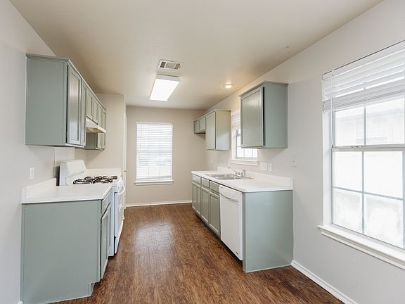 3rd image of 1024 Christopher Ave