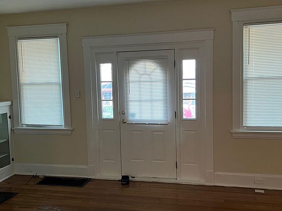 5th image of 940 Olive Ave
