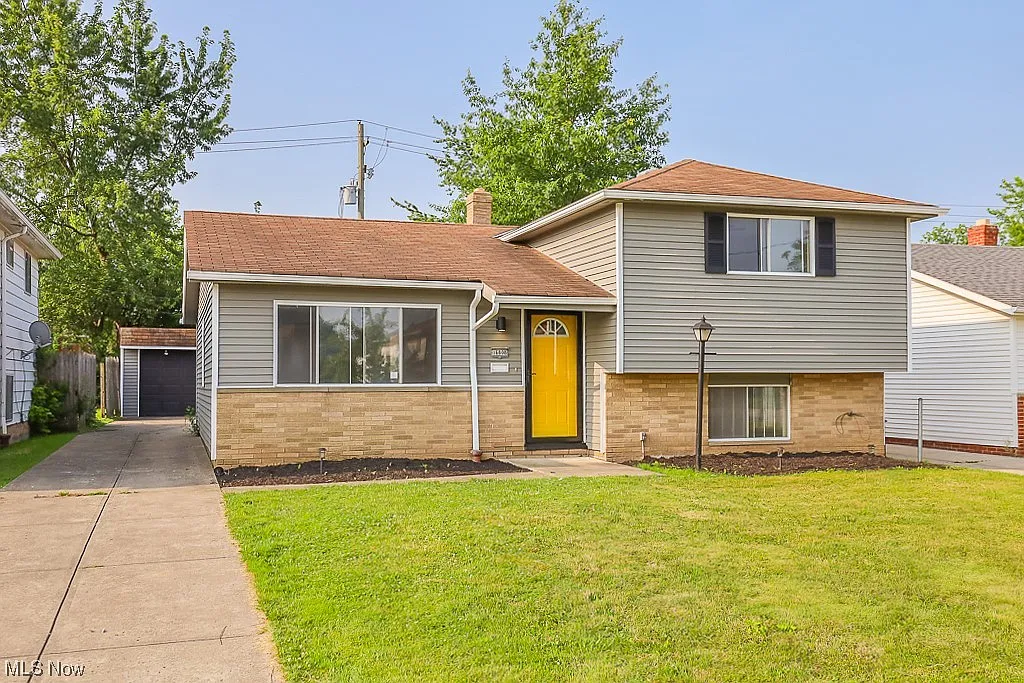 16808 Dynes Ave photo 1
