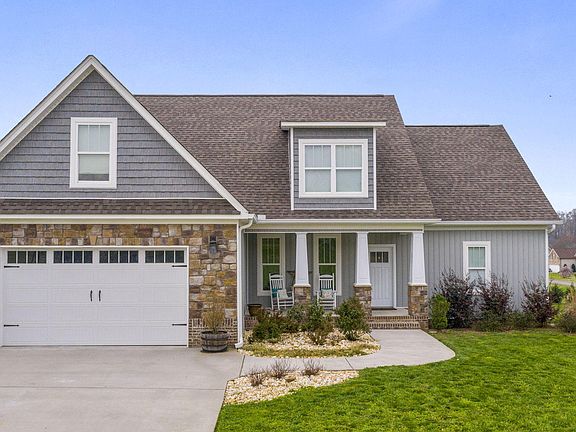2nd image of 127 NE Gentle Mist Ln