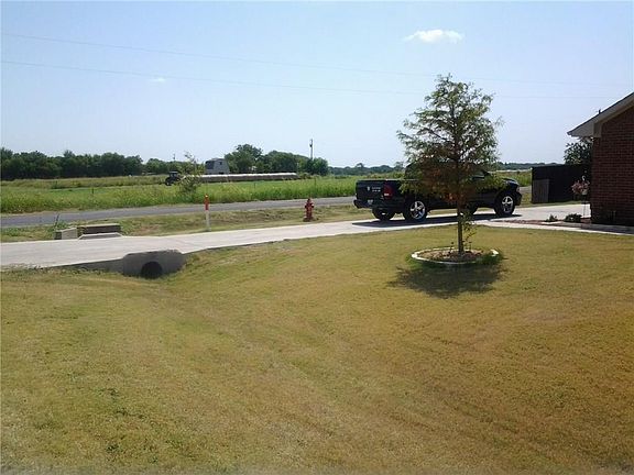 2nd image of 105 Willow Bend Dr
