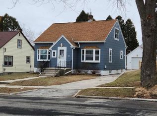 820 S 24th St, Manitowoc, WI 54220