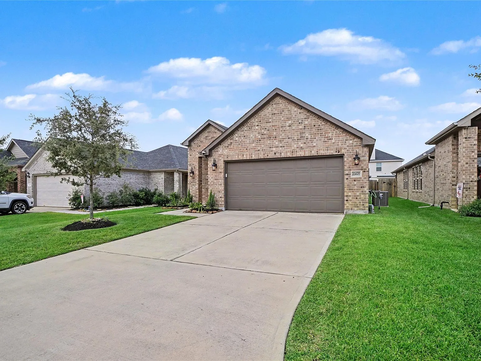 3 bed, 2.0 bath, 1677 sqft, $2,200 — Photo 2