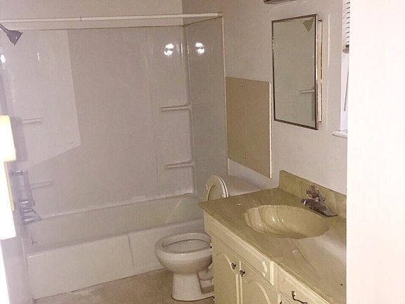5th image of 1808 Parkwood Ln #16