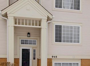 945 Pheasant Trl, Saint Charles, IL 60174