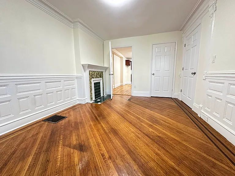 572 Mac Donough St #1 — Photo 8