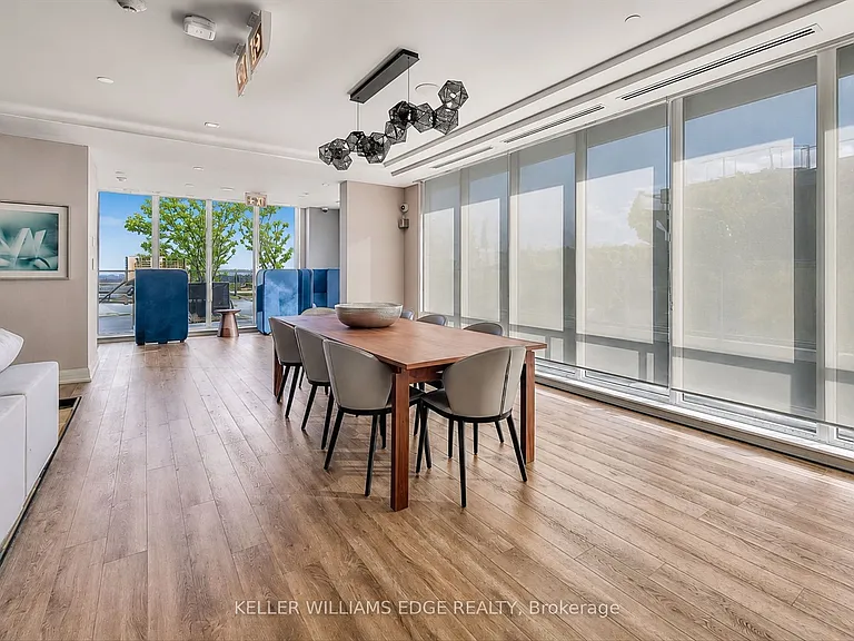 212 King William St E #418 — Photo 28
