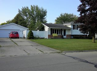 1100 W Cameron St, New London, WI 54961