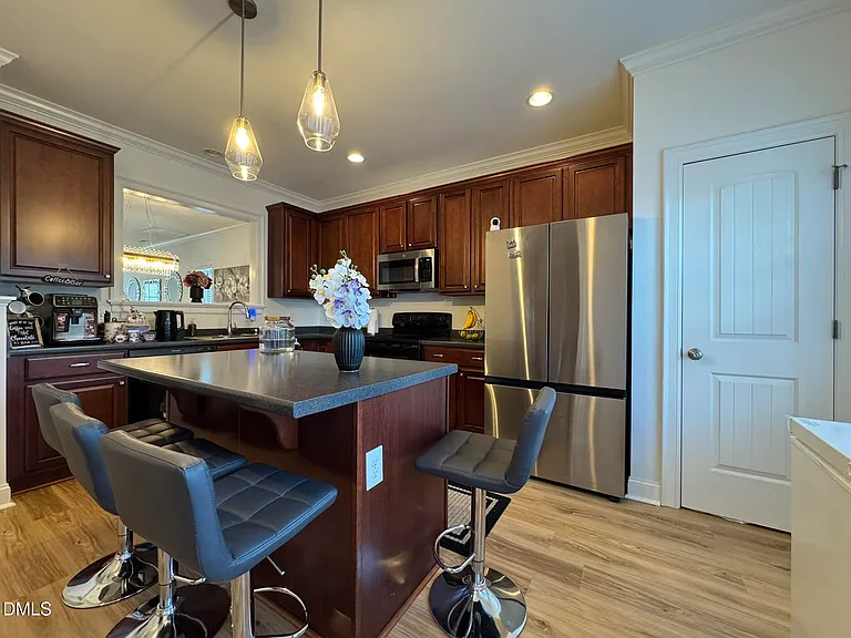 7750 Acc Blvd — Photo 8