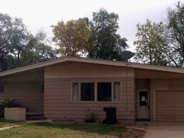 1014 Carroll St, Dickinson, ND 58601