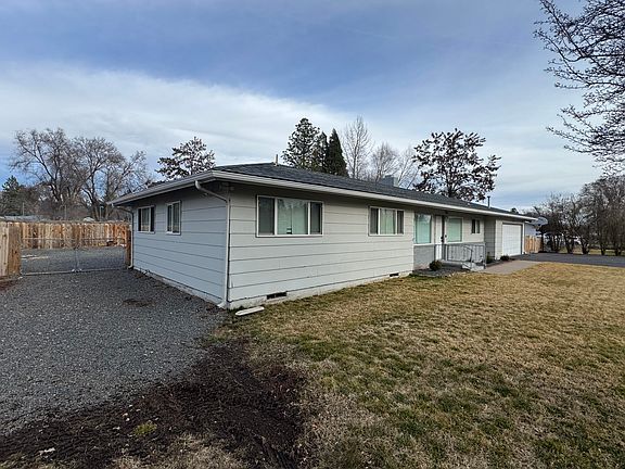 3rd image of 3267 Hope St