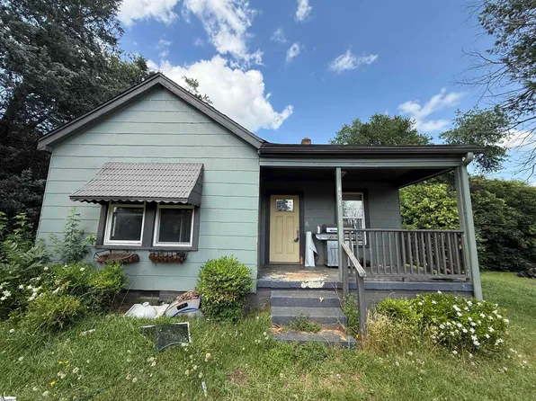 451 Longview Dr, Spartanburg, SC 29303
