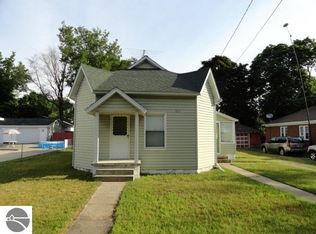 209 E 6th St, Clare, MI 48617