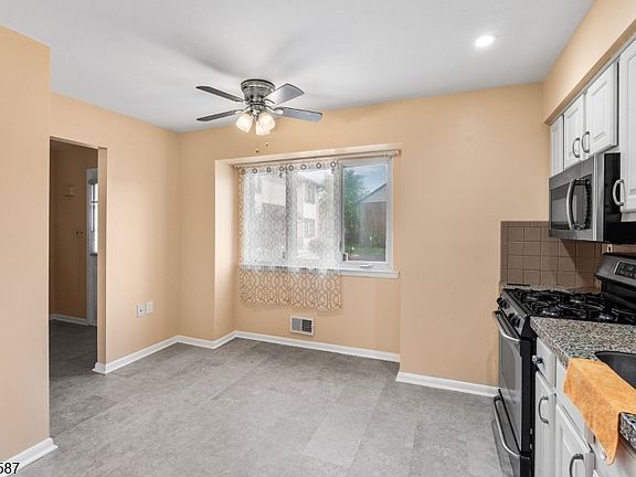 5th image of 624 Robin Rd