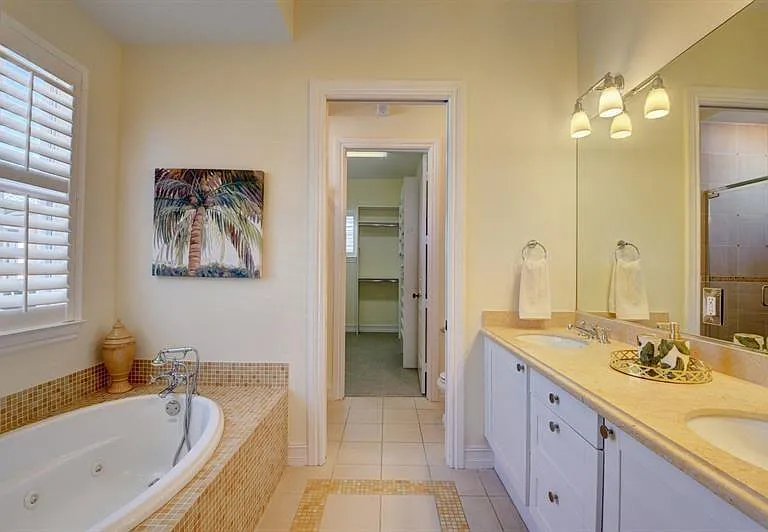 306 E Mallory Cir — Photo 26