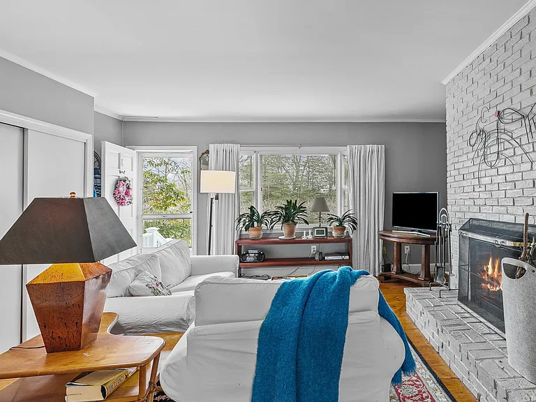 46 Chastellux Ave #M8 — Photo 5