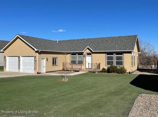 1312 E Pheasant Ridge Dr, Watford City, ND 58854