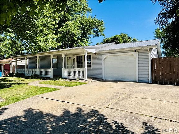 2nd image of 333 Straube Ln