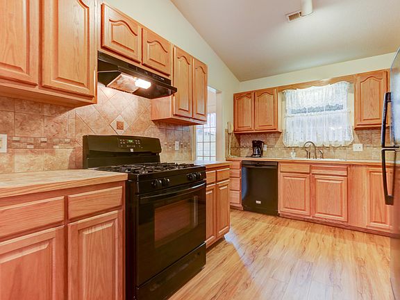 2nd image of 4628 Daisy Mae Ln