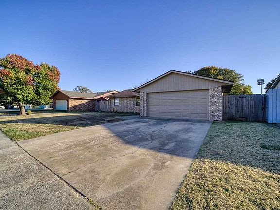 3rd image of 7216 NW Cherry Cir