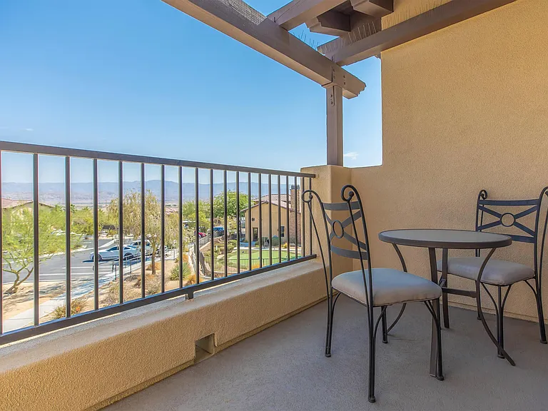 Vineyards at Palm Desert Apartment Homes — Photo 37