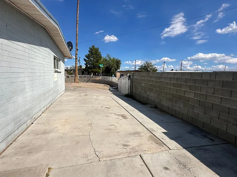 901 Elko Way — Photo 4