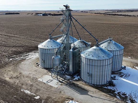 2nd image of W 9th Road & South Rd #M