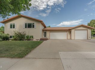 2414 Springfield St, Bismarck, ND 58503