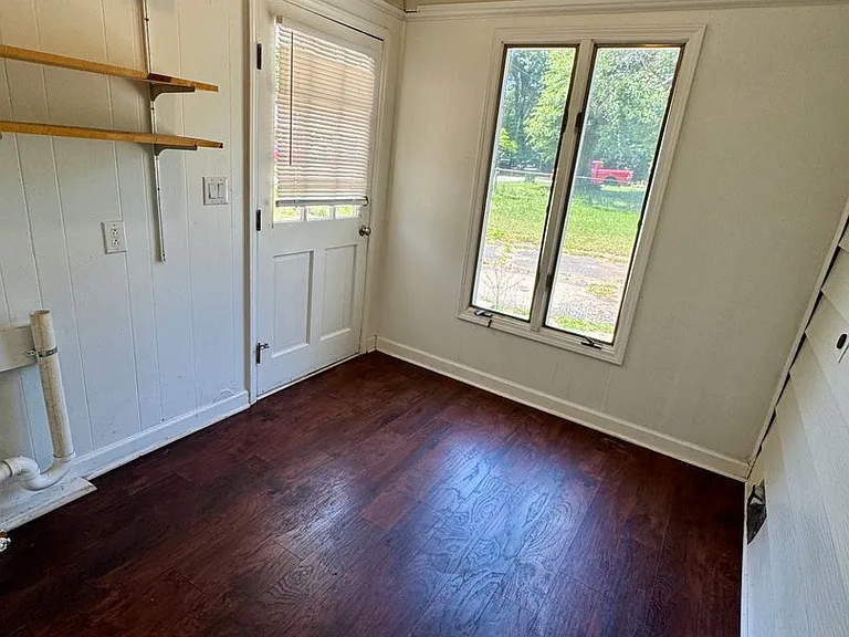 106 Crest St — Photo 4