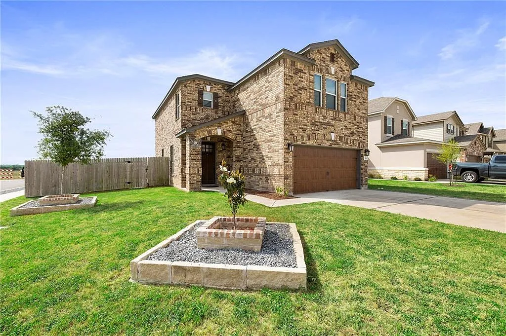 3 bed, 2.5 bath, 1886 sqft, $2,500 — Photo 1