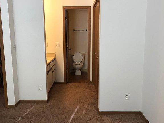 3rd image of 610 Stonehaven Dr #22