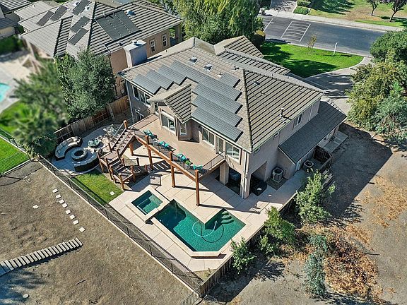 3rd image of 4720 Saint Andrews Dr
