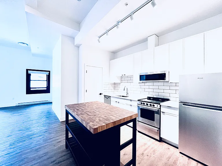 1523 Davie St #302 — Photo 7