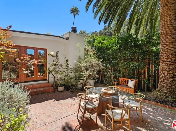 9667 Yoakum Dr, Beverly Hills, CA 90210
