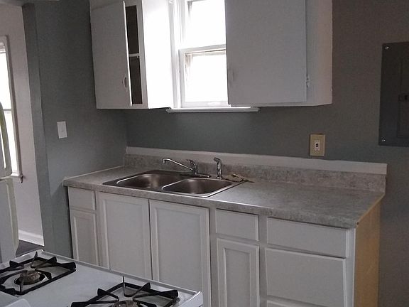 5th image of 13515 Kirton Ave