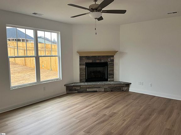 4th image of 35 Landry Ln