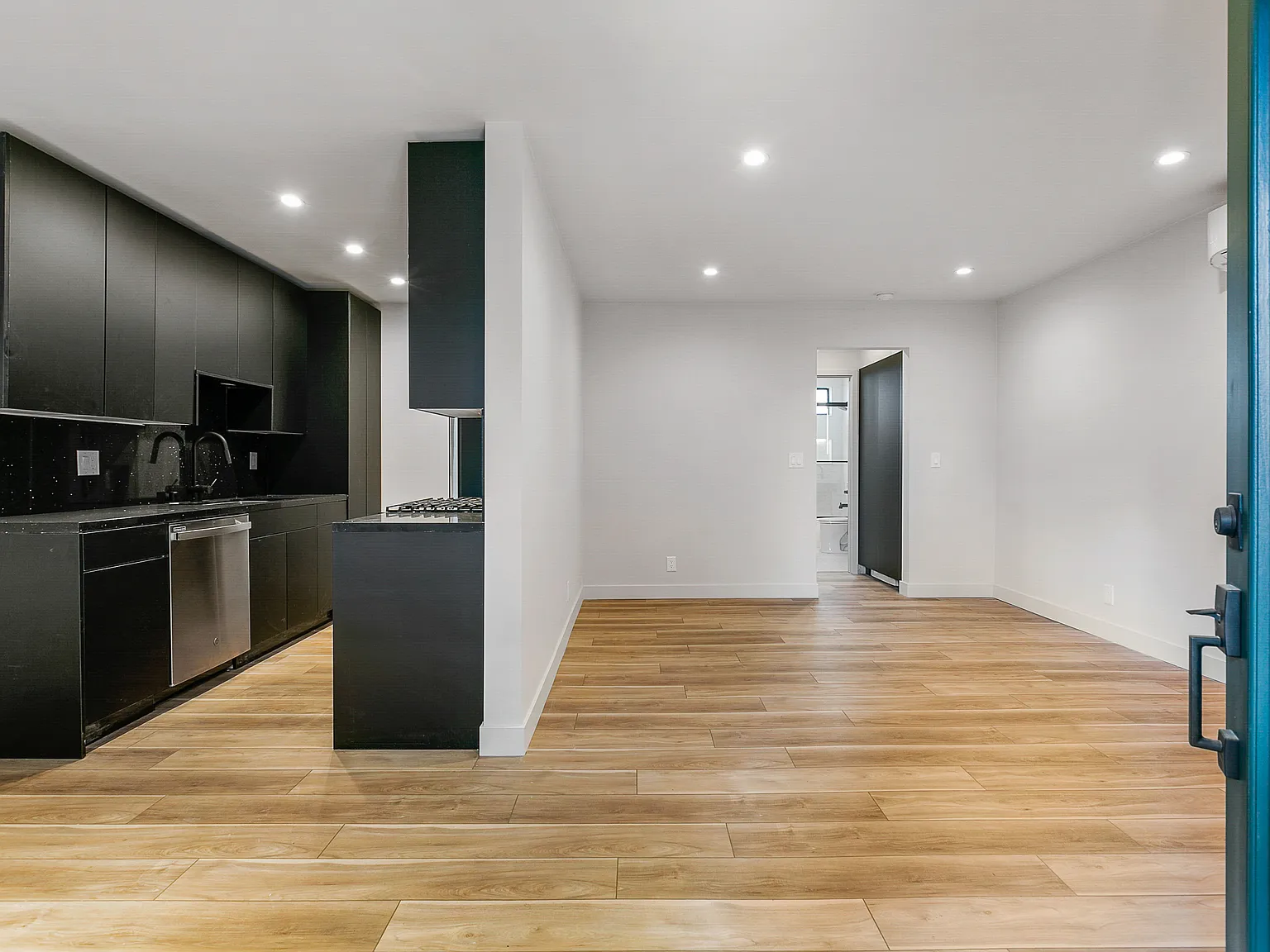 1 bed, 650 sqft, $2,378 — Photo 4