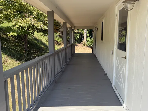 1860 Crescent Dr, Hiawassee, GA 30546