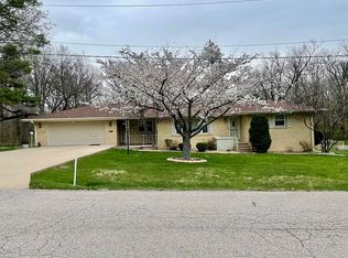 2240 S Rainwater Dr, Decatur, IL 62521