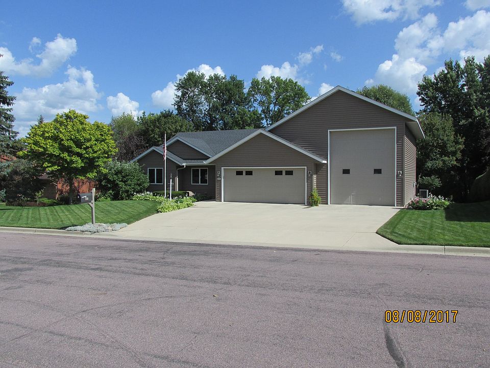 1st image of 755 Riverwood Dr SW