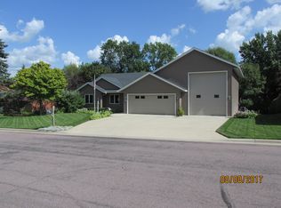 755 Riverwood Dr SW, Owatonna, MN 55060