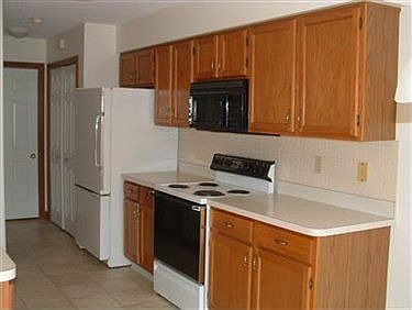 4th image of 4834 Hawthorn Ln #3