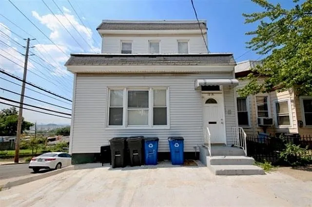 2 bed, 1.0 bath, 500 sqft, $2,300 — Photo 1
