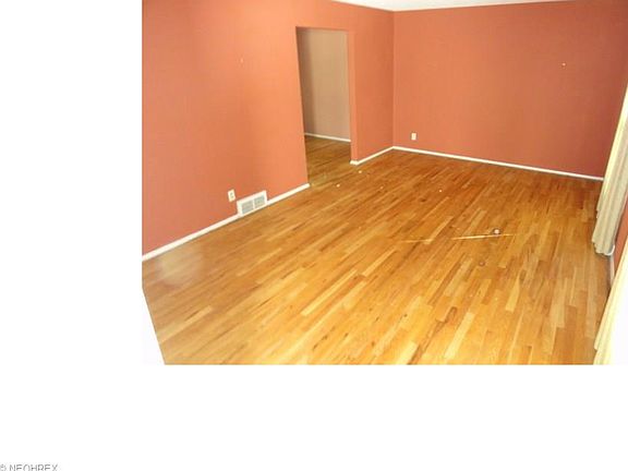 3rd image of 203 Green Hill Dr