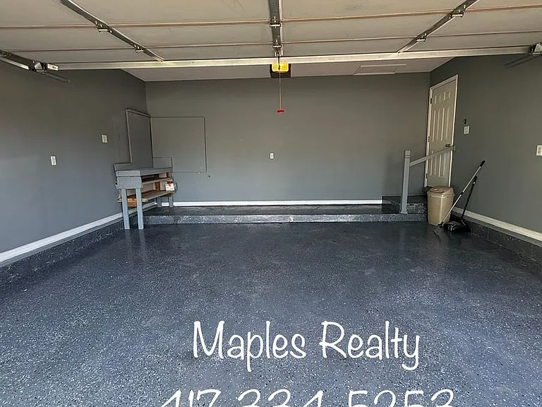 141 Scotch Pine Ct — Photo 35