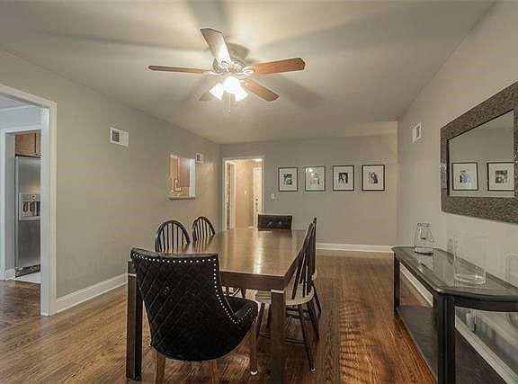 3rd image of 9816 Walnut St