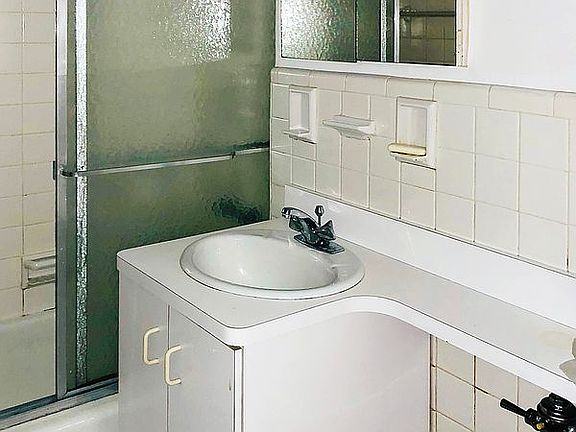 5th image of 315 E 69th St APT 3M